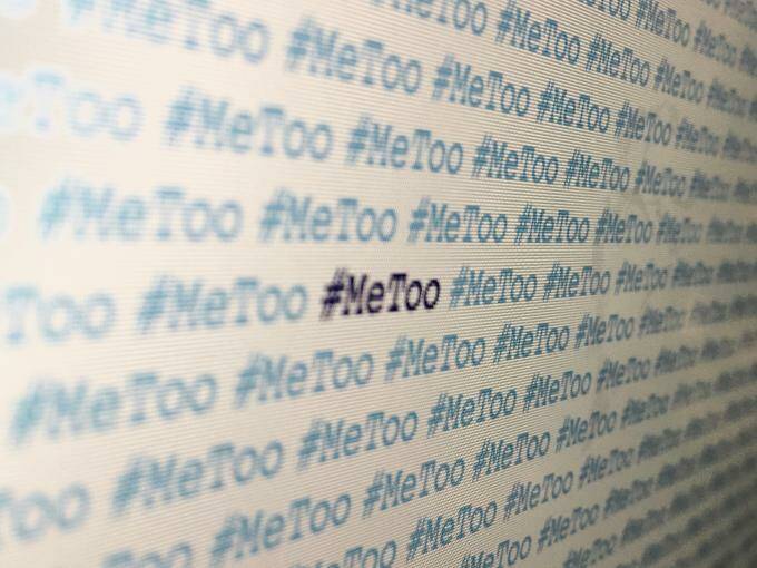 En skärm fylld med orden #metoo.