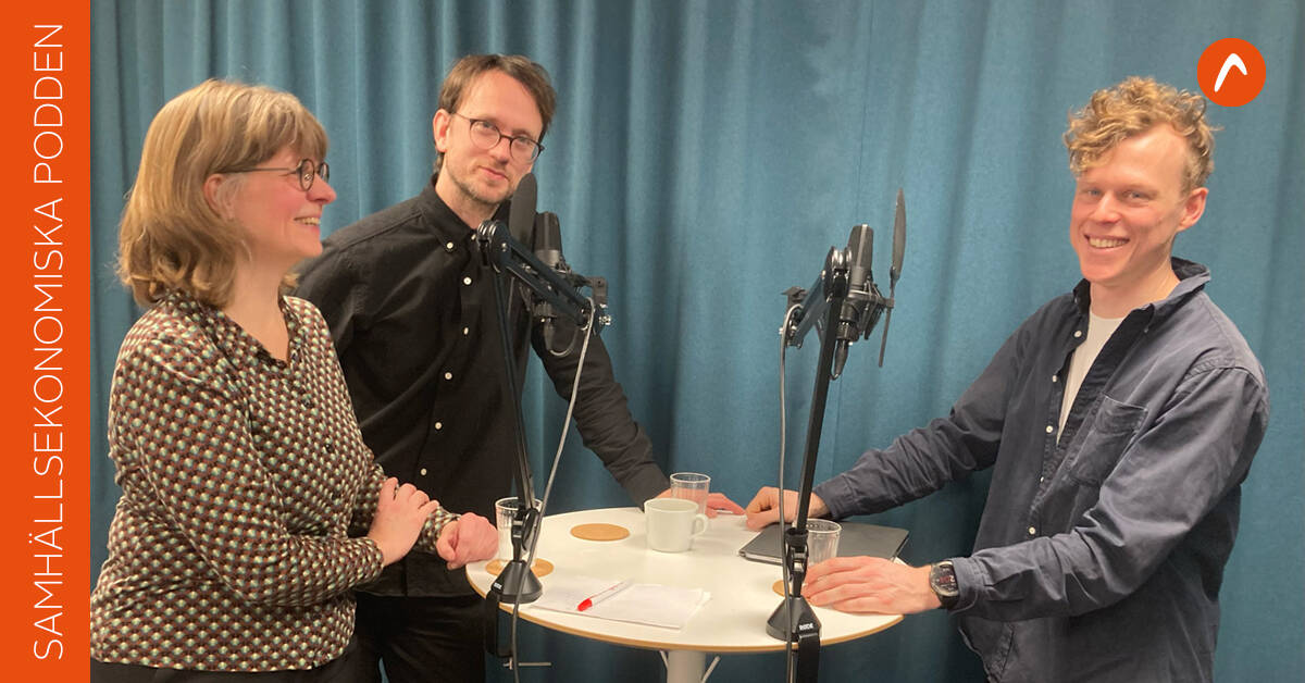 Tre persioner i en poddstudio